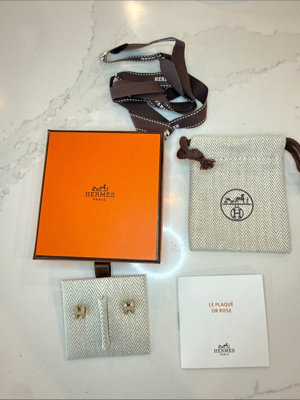 Hermes Mini Pop H Earrings, Marron Glacé and Yellow Gold - Picture 5 of 7